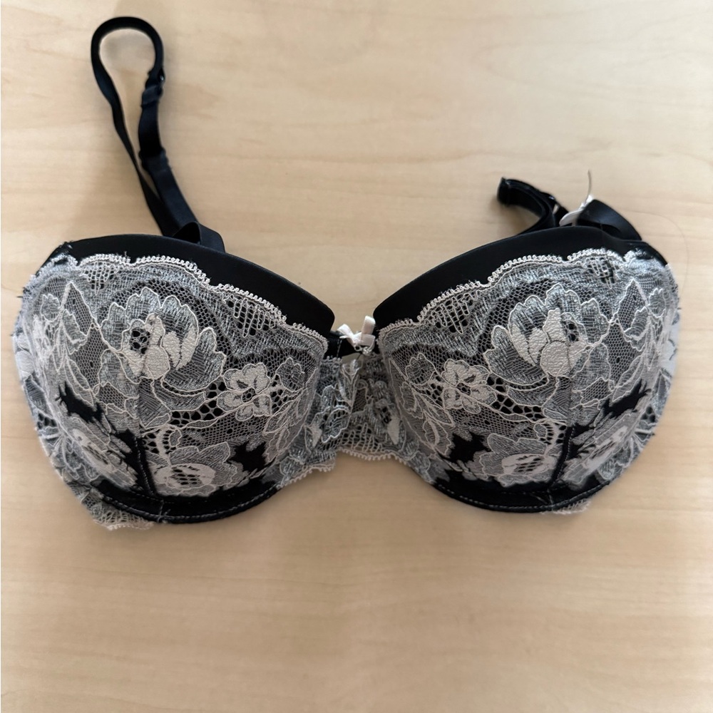 Victoria's Secret Black and White Lace Bra